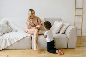 4. Jakie prawa ma rodzic samotnie wychowujący dziecko?
